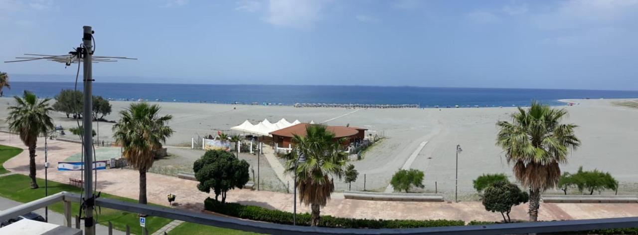 mare blu Apartment Gizzeria Exterior foto